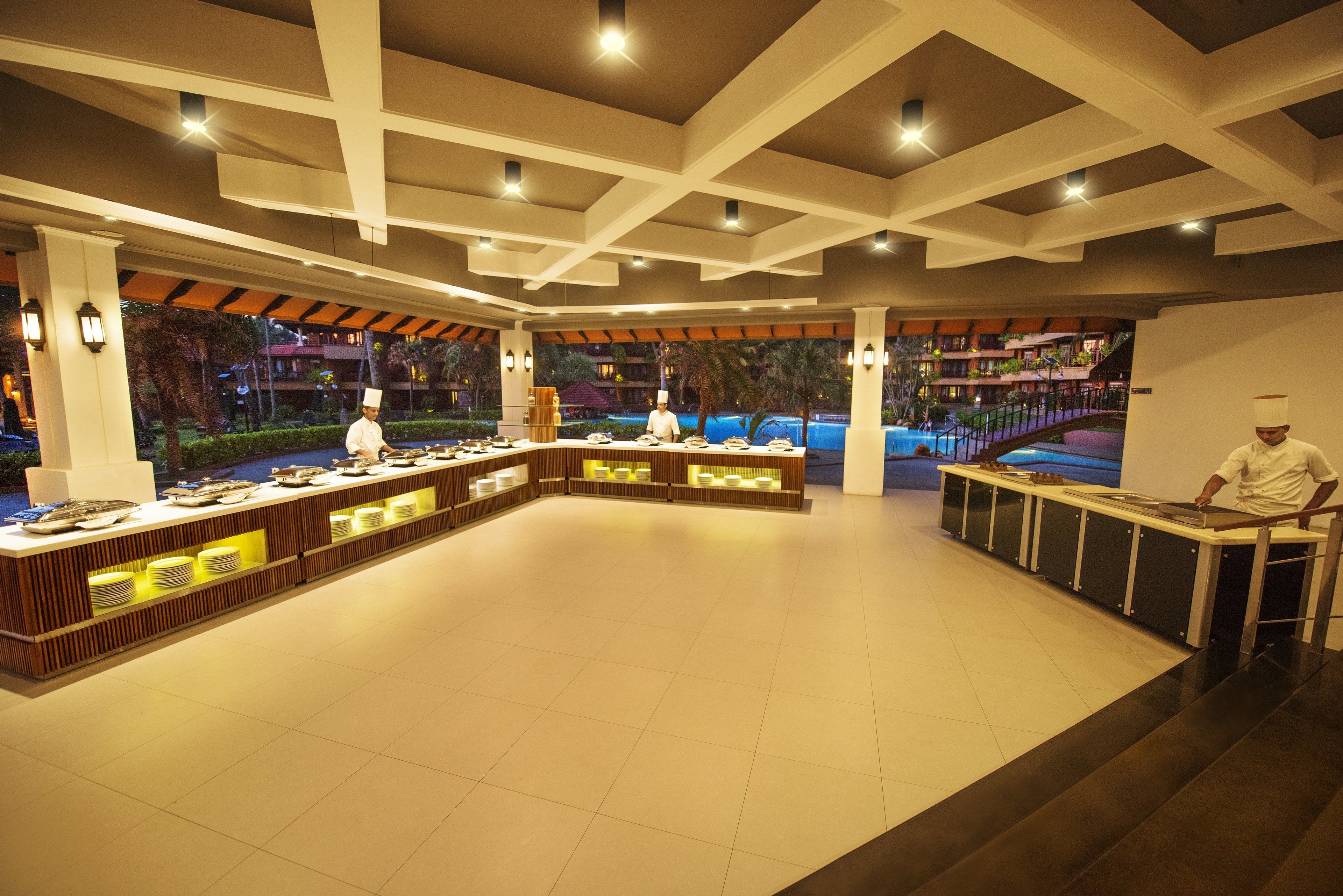 2 restaurants, dinner served, international cuisine