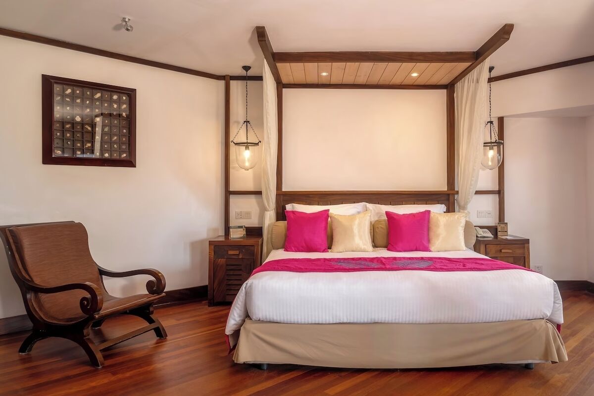 executive suite | 1 bedroom, minibar, in-room safe, desk