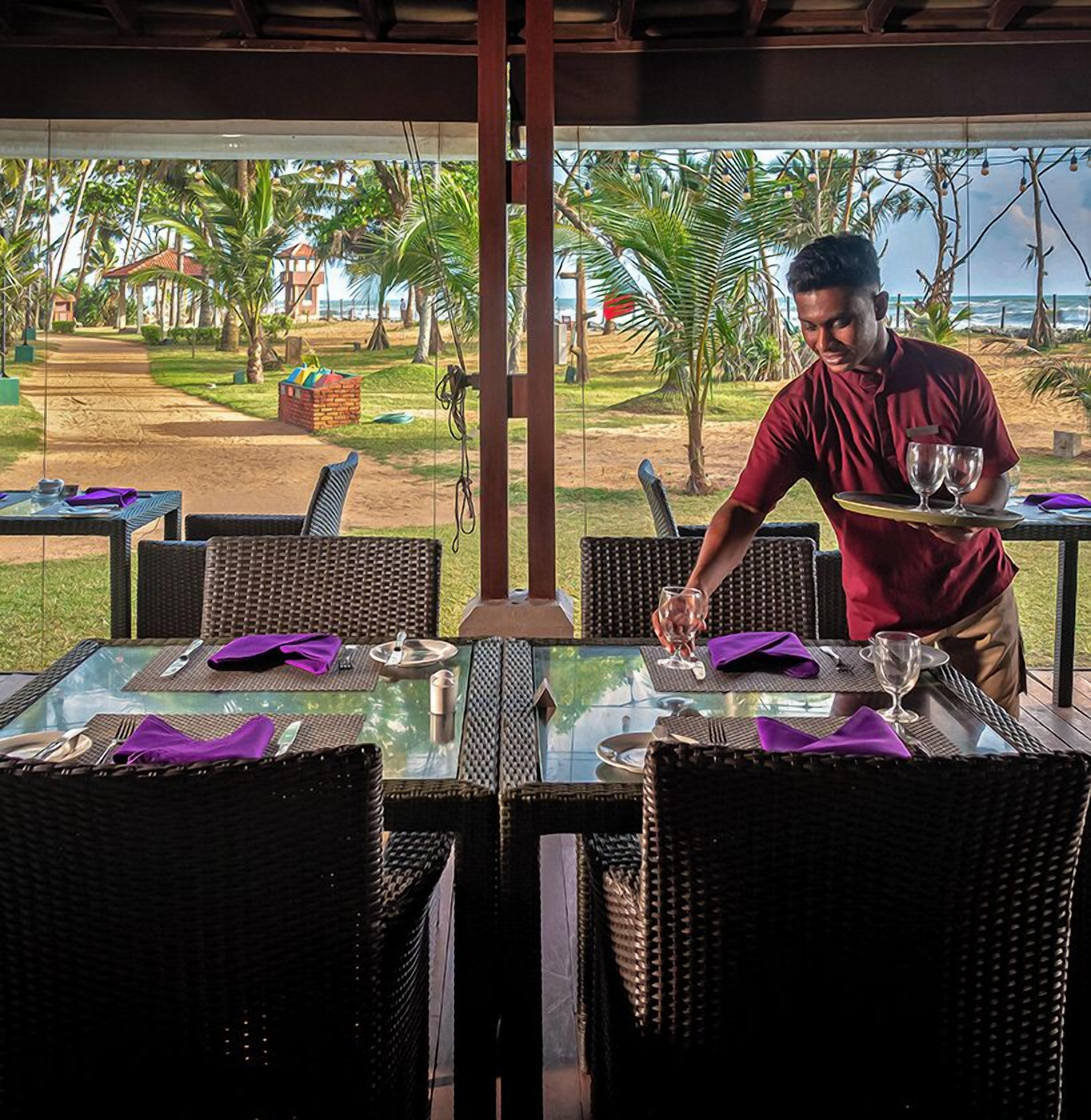 2 restaurants, dinner served, international cuisine