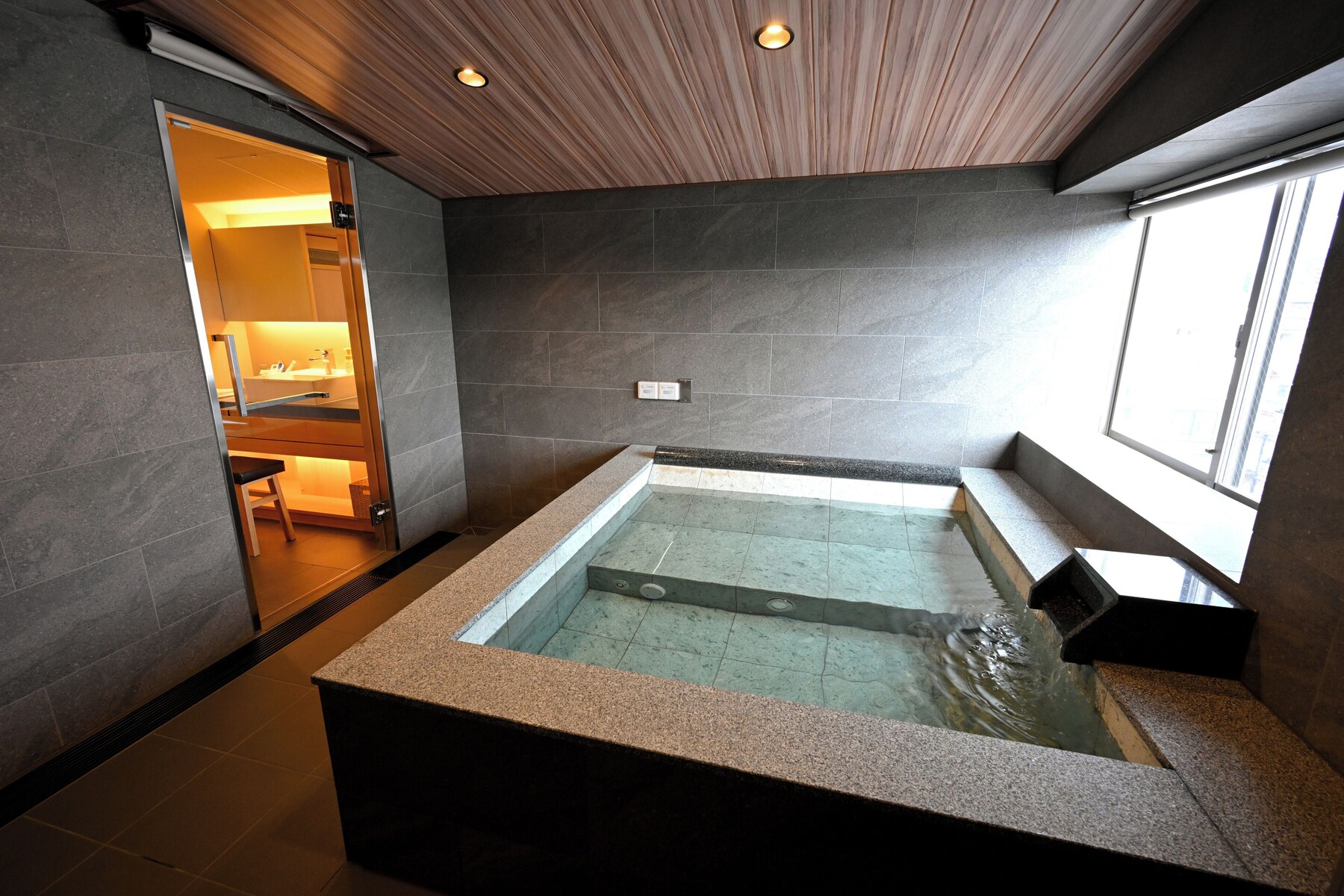 Suite room Kinran, Non Smoking | Bathroom | Free toiletries, hair dryer, bathrobes, slippers