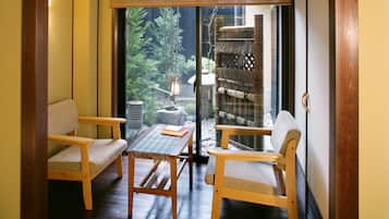 Japanese-Style Deluxe Room with Garden View, Non Smoking | Living area | TV