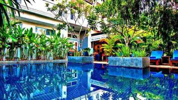 Outdoor pool, pool umbrellas, sun loungers