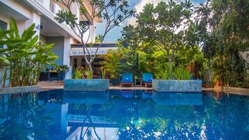 Outdoor pool, pool umbrellas, sun loungers