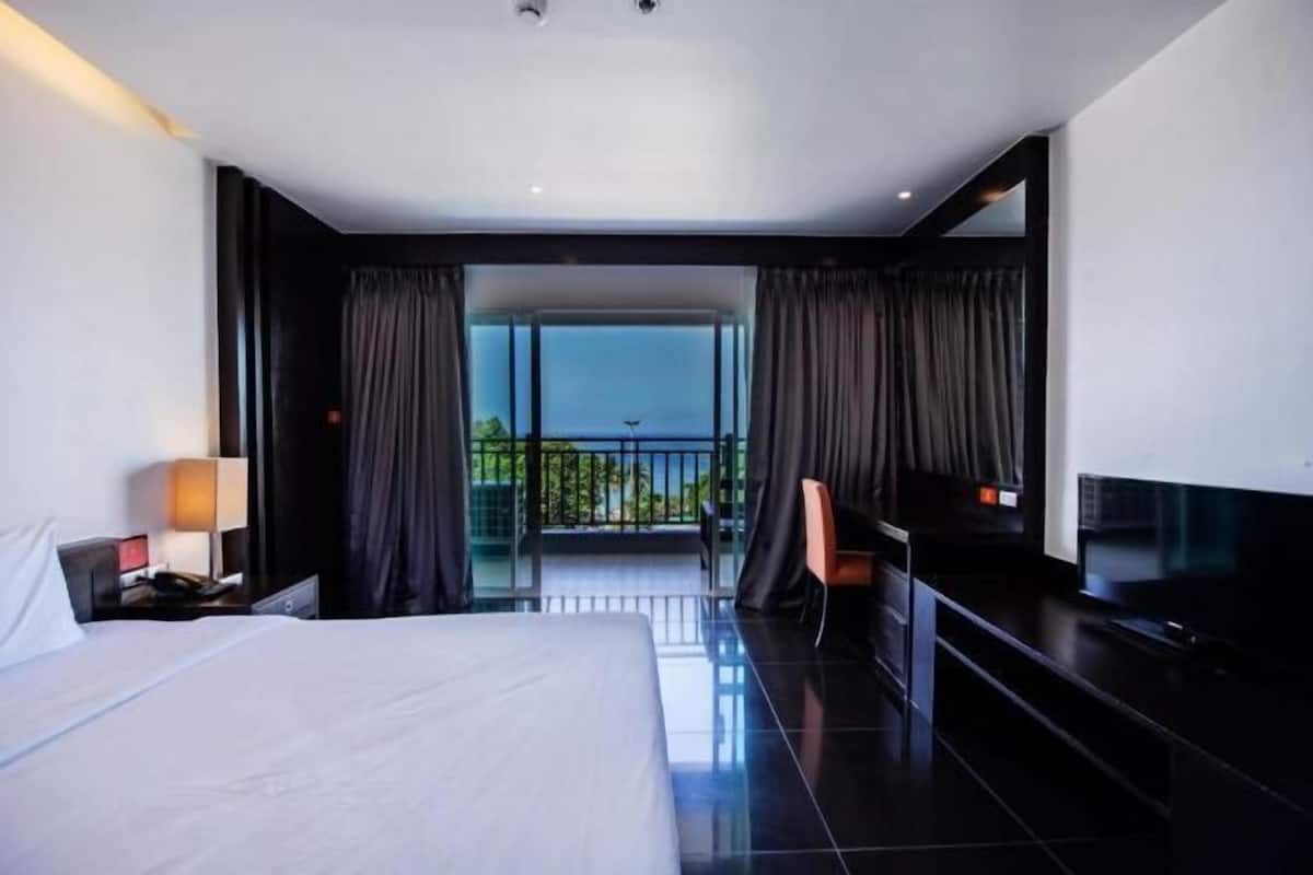 1 bedroom, minibar, in-room safe, desk