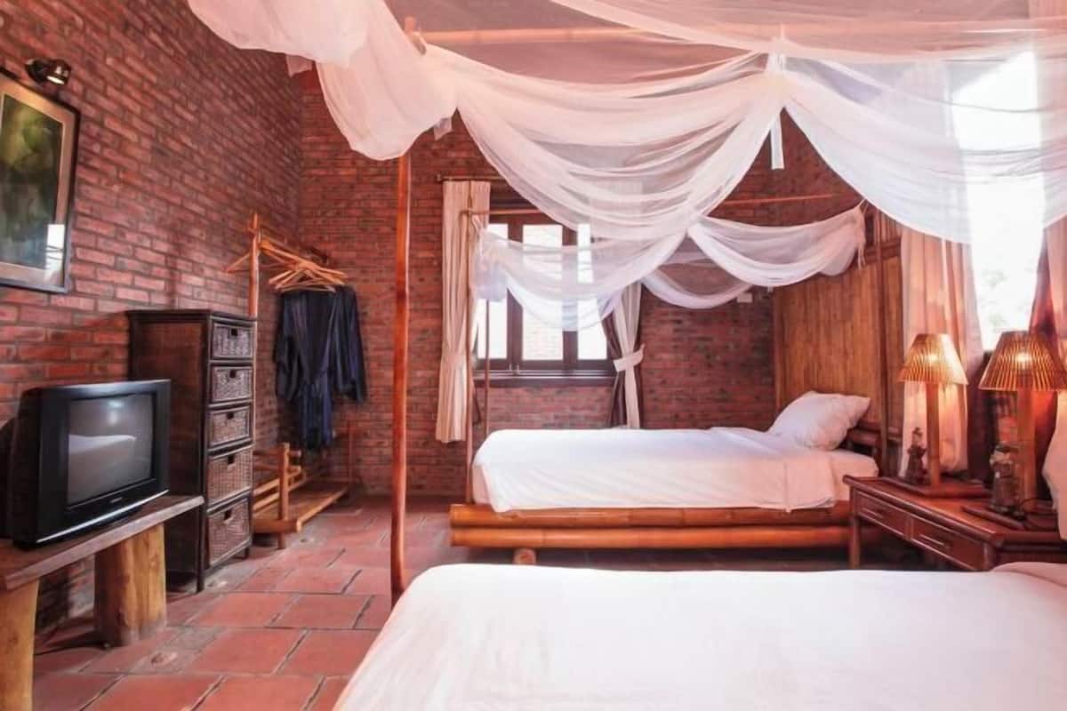 1 bedroom, minibar, desk, iron/ironing board