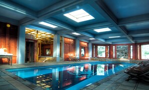 Indoor pool, outdoor pool, free cabanas, pool umbrellas - Van Chai Resort (Sam Son)