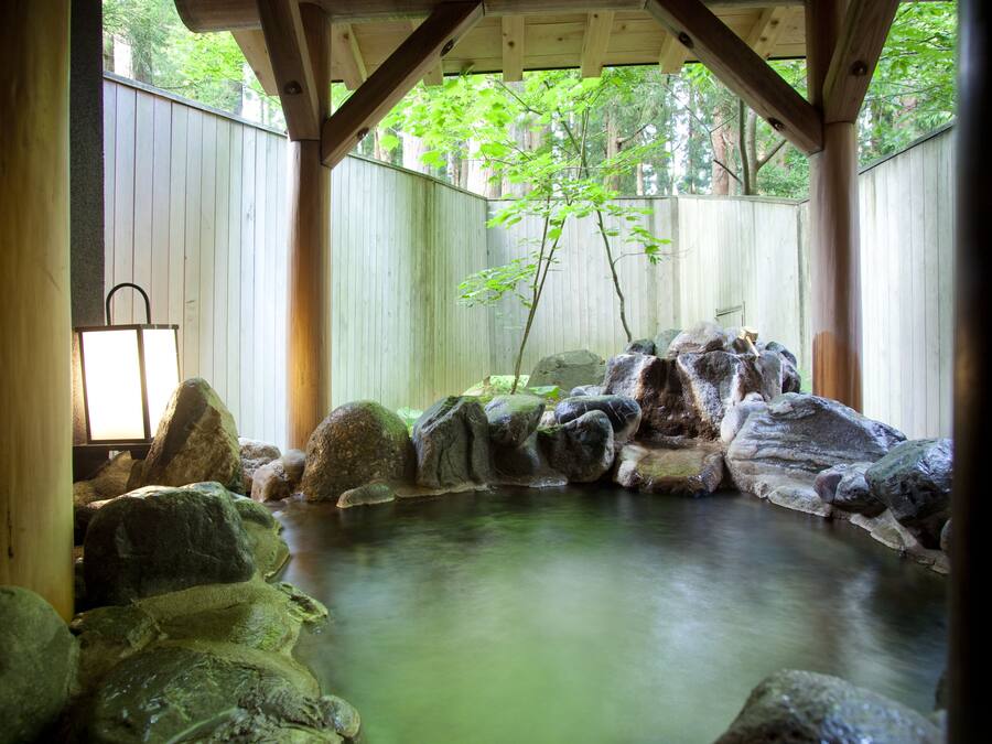 Bañera de hidromasaje interior