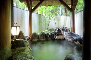 Indoor spa tub