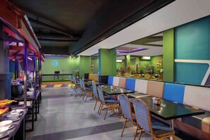 Restaurant - favehotel Kelapa Gading (Jakarta)