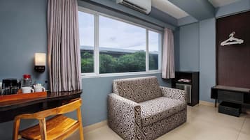 Deluxe Room | In-room safe, desk, free WiFi, bed sheets