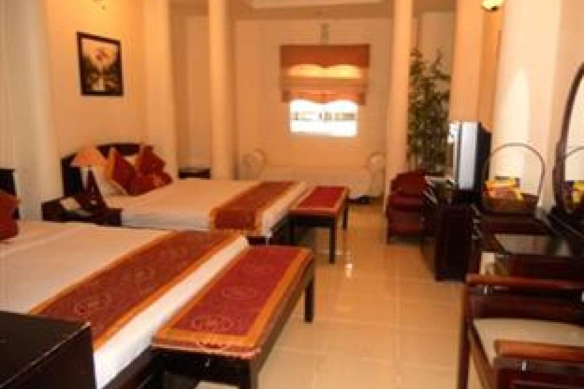 Phòng Suite | Minibar, két bảo mật tại phòng, bàn, màn/rèm cản sáng