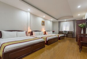 Minibar, in-room safe, desk, blackout curtains - Ava Saigon Hotel (Ho Chi Minh City)