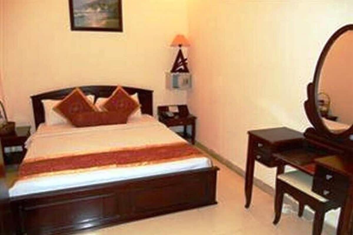Phòng Tiêu chuẩn | Minibar, két bảo mật tại phòng, bàn, màn/rèm cản sáng