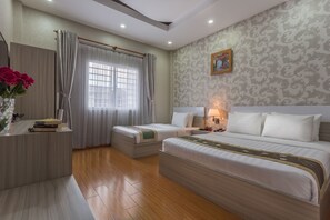 Minibar, in-room safe, desk, blackout curtains - Ava Saigon Hotel (Ho Chi Minh City)