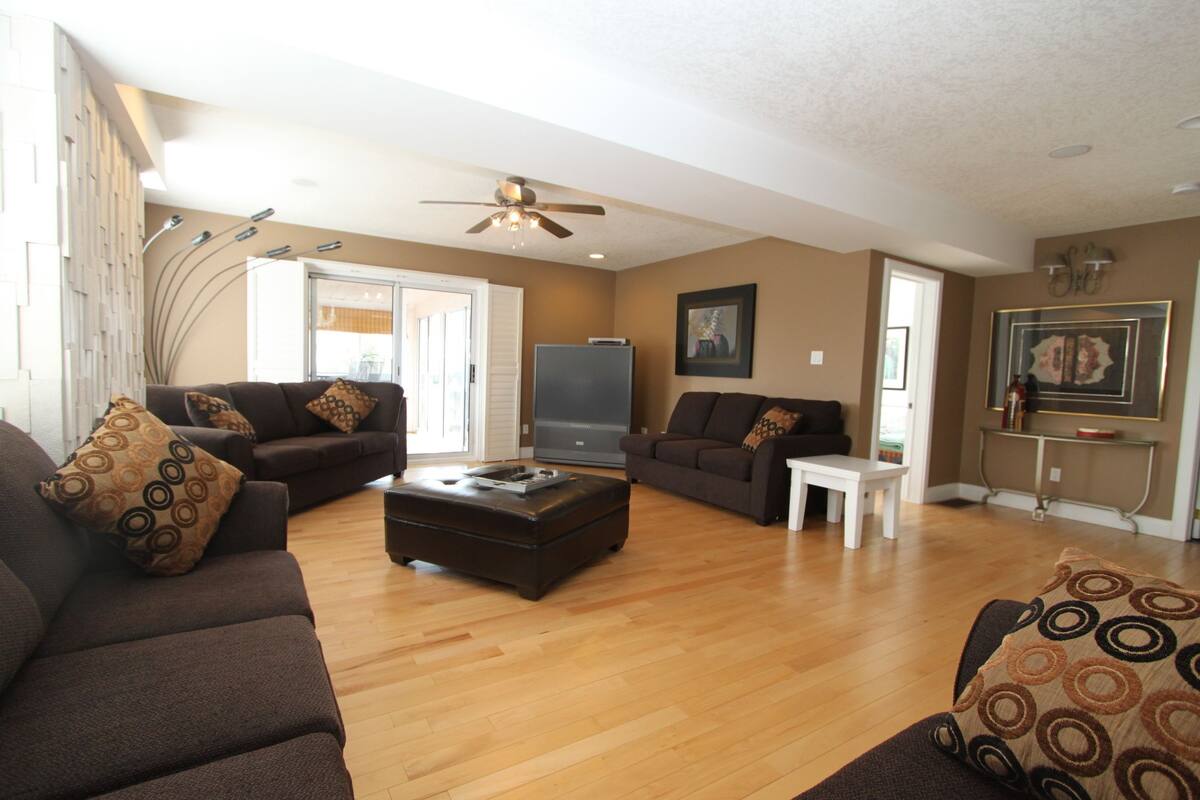 Family Villa, 4 Bedrooms | Living room | Flat-screen TV
