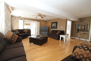 Family Villa, 4 Bedrooms | Living room