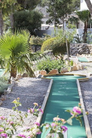 Mini-golf
