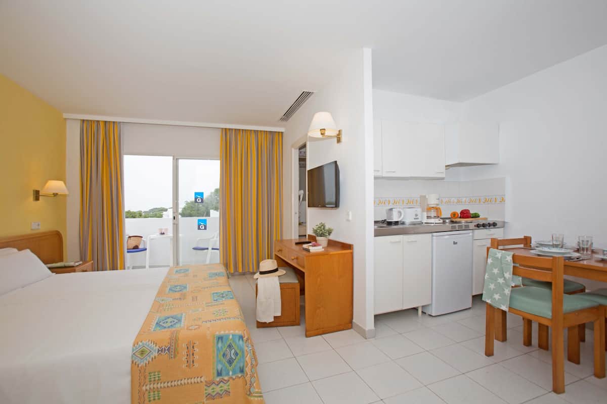 Blackout curtains, iron/ironing board, free rollaway beds, free WiFi