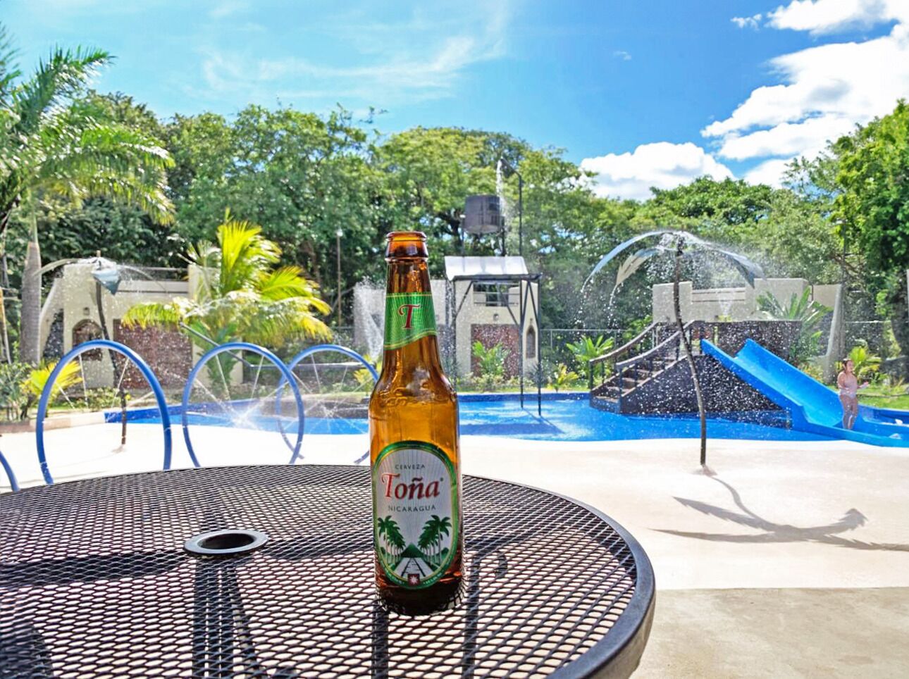Se sirven desayunos y cocina internacional; con vista a la alberca 