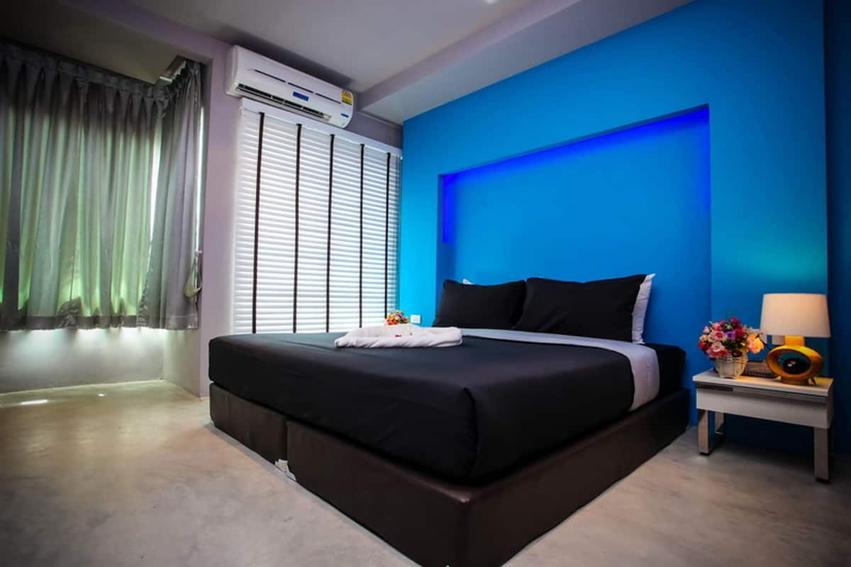 Deluxe Room | In-room safe, desk, blackout drapes, WiFi (free)