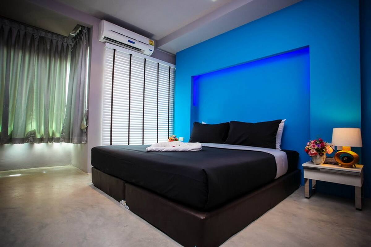 Chambre Deluxe | Coffres-forts dans les chambres, bureau, rideaux occultants