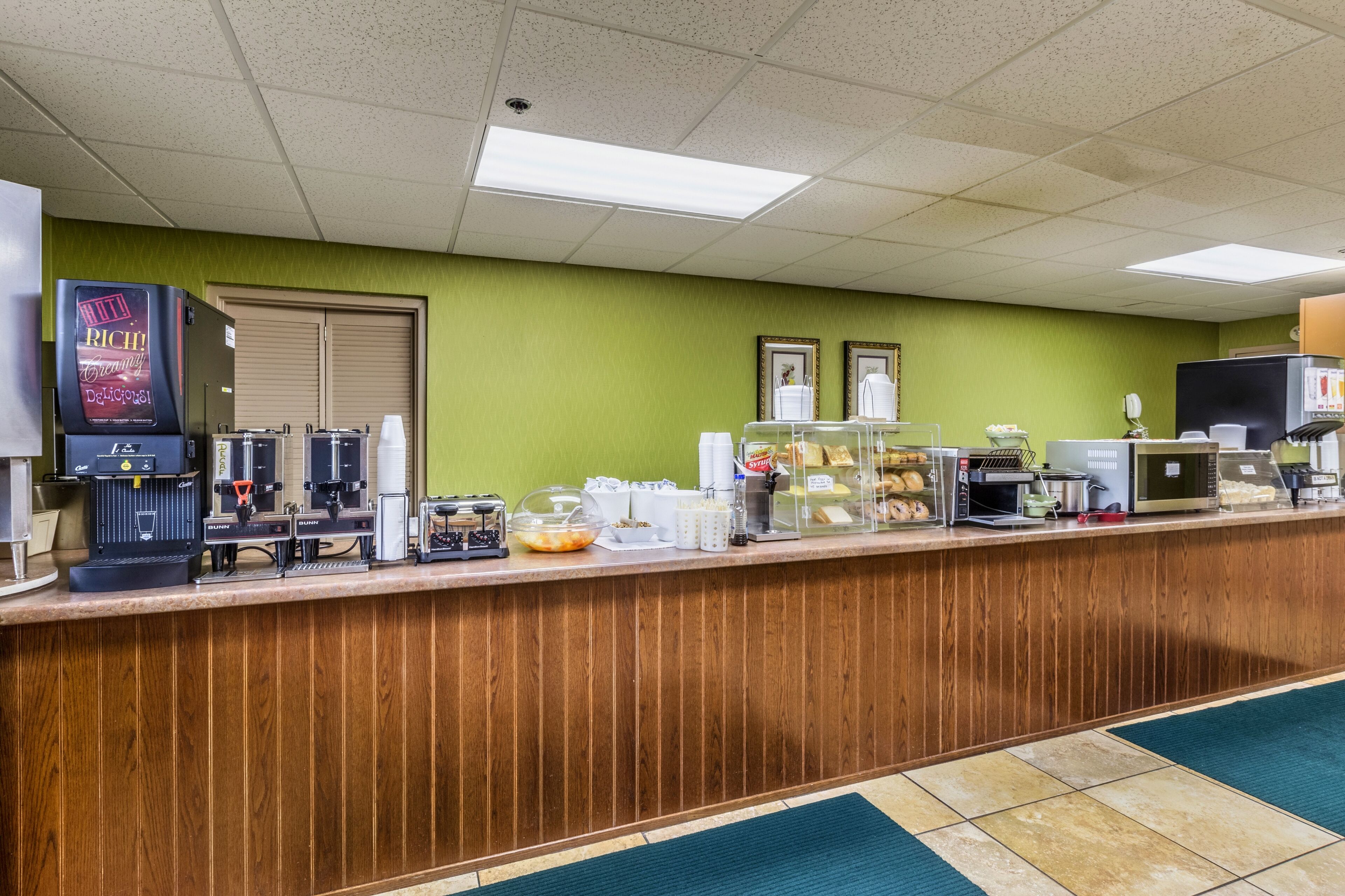 free daily continental breakfast