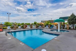 Indoor pool, outdoor pool - Park Grove Inn (Pigeon Forge)