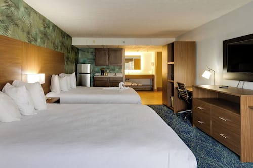 Room, 2 Queen Beds, Kitchenette