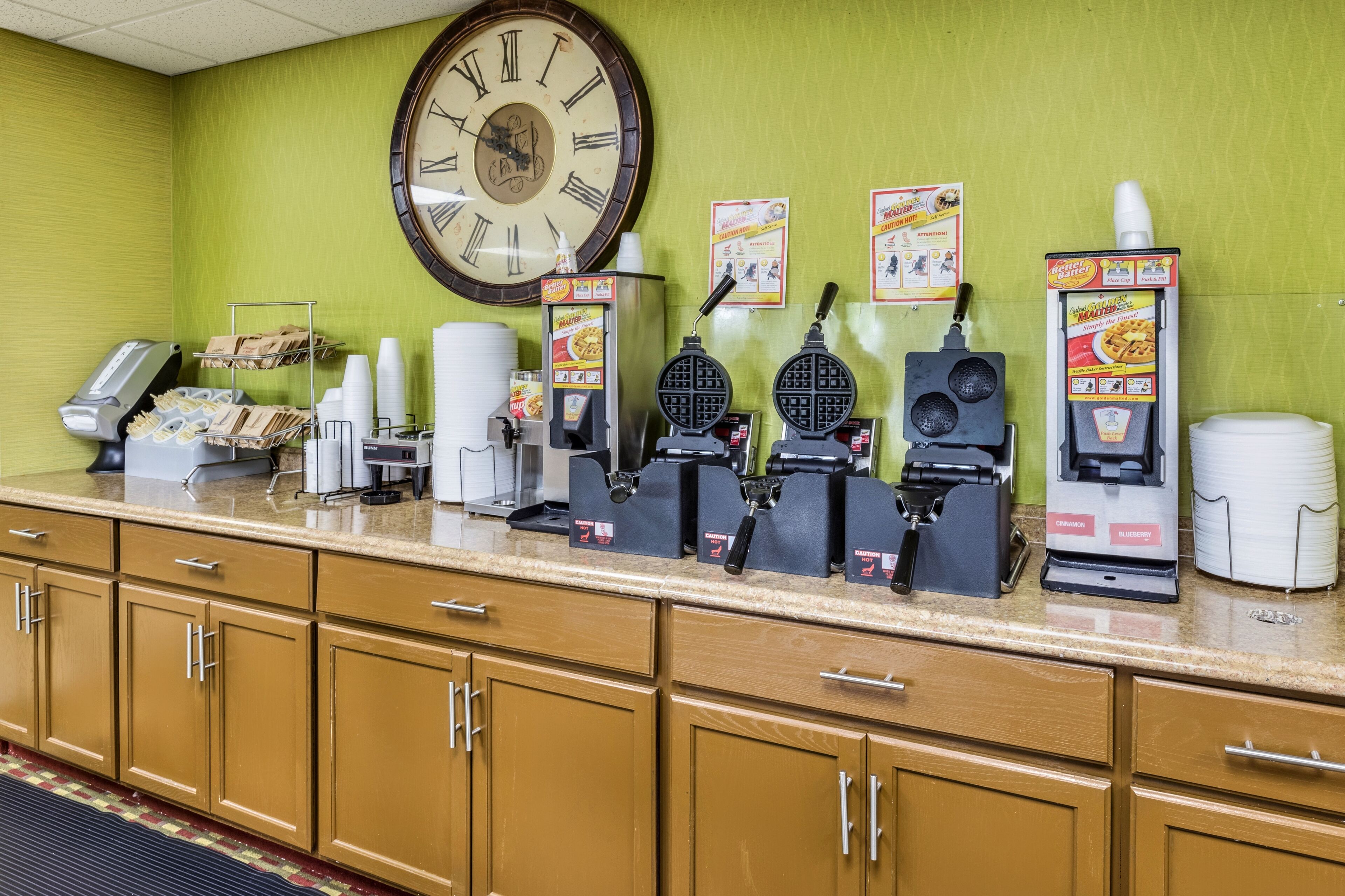 free daily continental breakfast