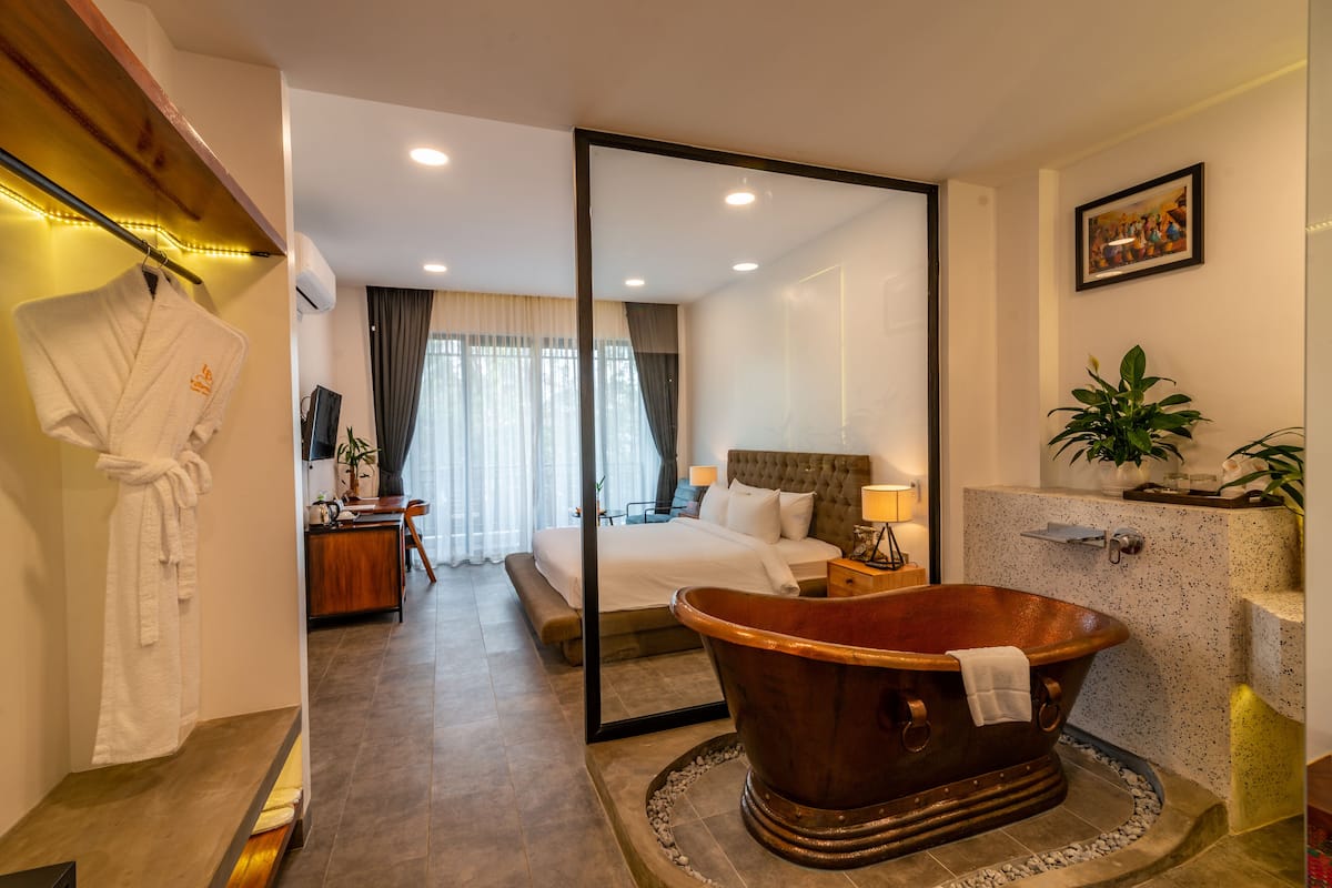 Mini Suite Room - Free Airport Transfer & 1 Meal | Frette Italian sheets, premium bedding, down duvets, Select Comfort beds