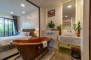 Mini Suite Room - Free Airport Transfer & 1 Meal | Bathroom amenities