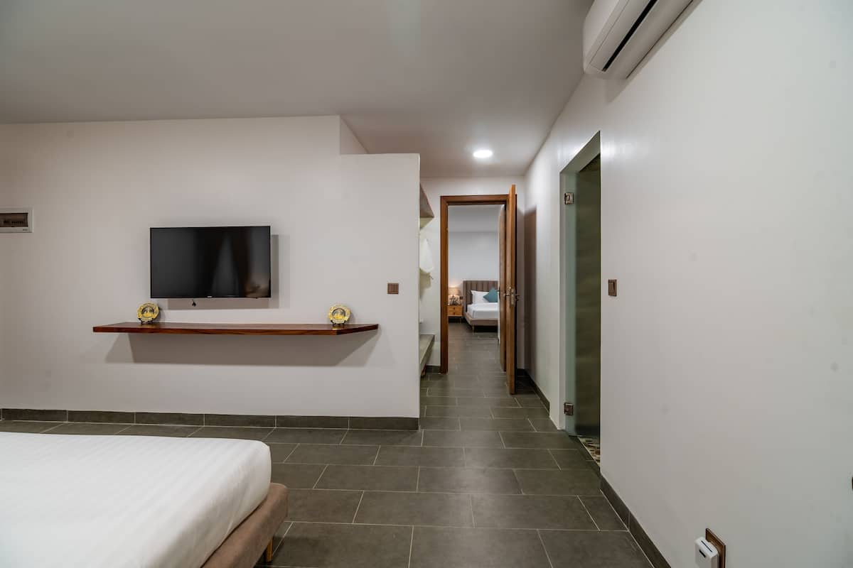 Family Suite with Sauna - Free Airport Transfer & 1 Meal | Frette Italian sheets, premium bedding, down duvets, Select Comfort beds