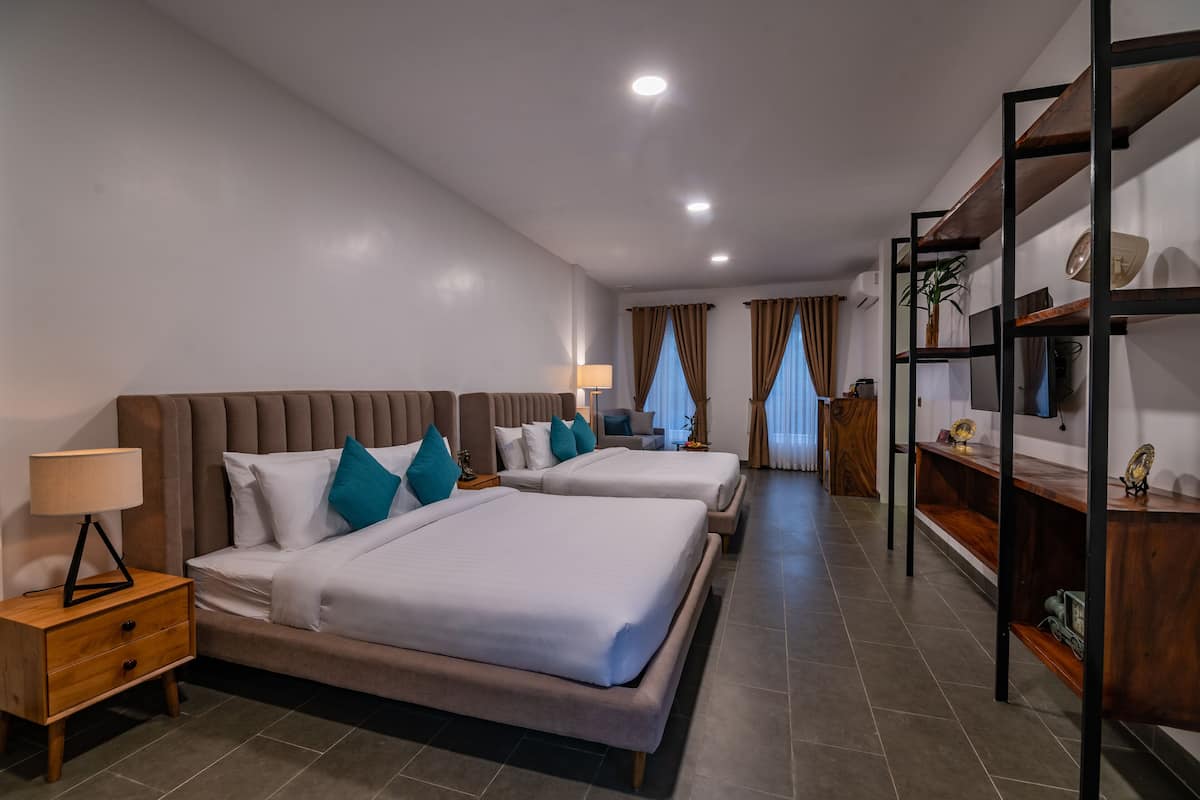 Family 2 Double Beds - Free Airport Transfer & 1 Meal | 2 habitaciones, sábanas italianas Frette y ropa de cama de alta calidad