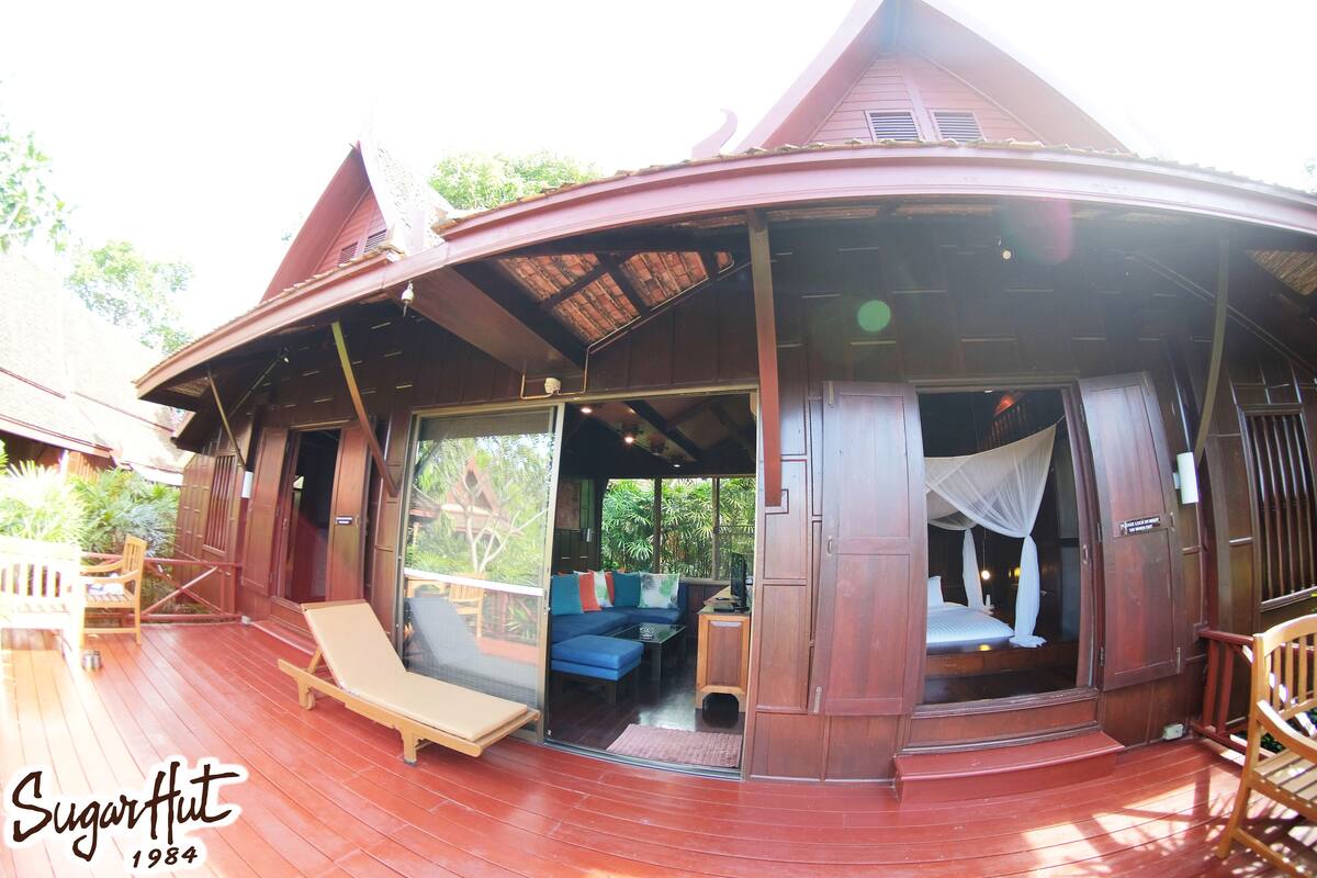 Suite, 2 Bedrooms | Living room