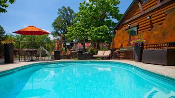Outdoor pool, pool umbrellas, sun loungers