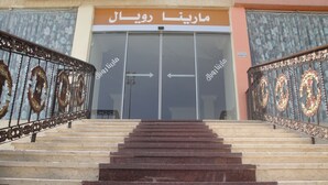 Pintu masuk properti