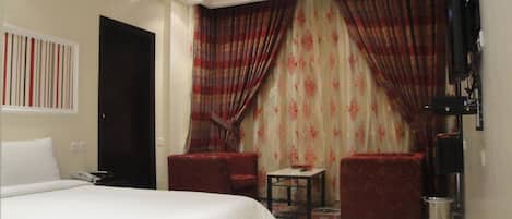 Townhouse – deluxe | Individuelt innredet, blendingsgardiner, lydisolert og wi-fi (inkludert)