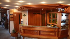 Reception - Swiss Family Hotel Alphubel (Saas-Fee)