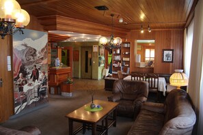 Coin salon dans le hall