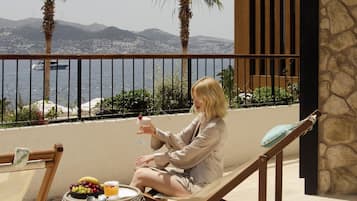 Junior Suite | Premium bedding, minibar, in-room safe, desk