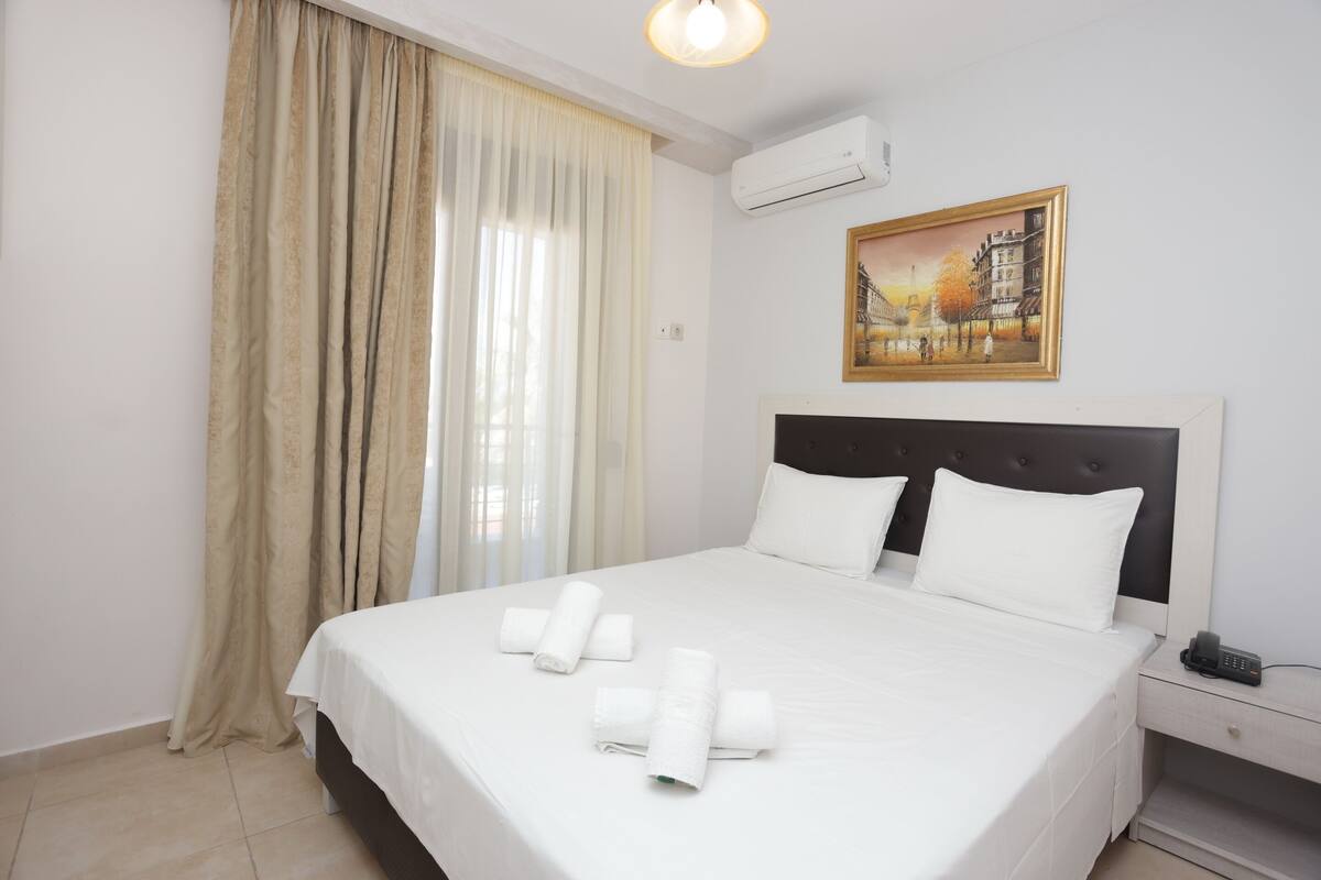 Family Studio, Sea View | In-room safe, soundproofing, free cots/infant beds, free WiFi