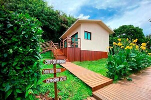 Deluxe Double or Twin Room, Non Smoking | Minibar, blackout drapes, iron/ironing board, bed sheets