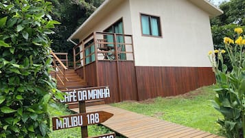 Quarto casal ou duplo luxo, para não fumantes | Frigobar, cortinas blackout, ferros/tábuas de passar roupa