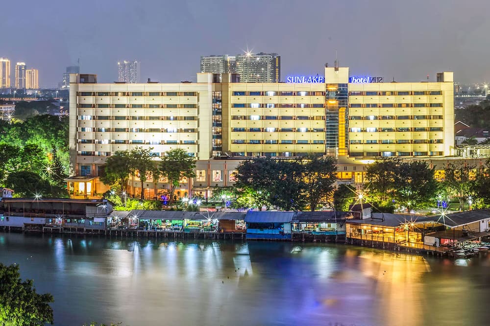 Sunlake Waterfront Resort and Convention