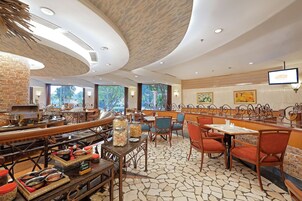 4 restaurants, lunch, dinner served; local and international cuisine 