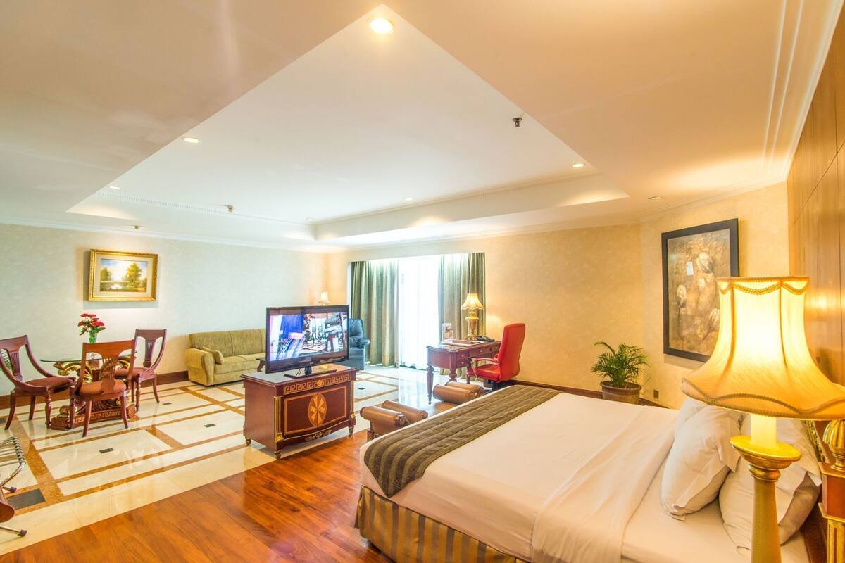 Minibar, in-room safe, desk, blackout curtains