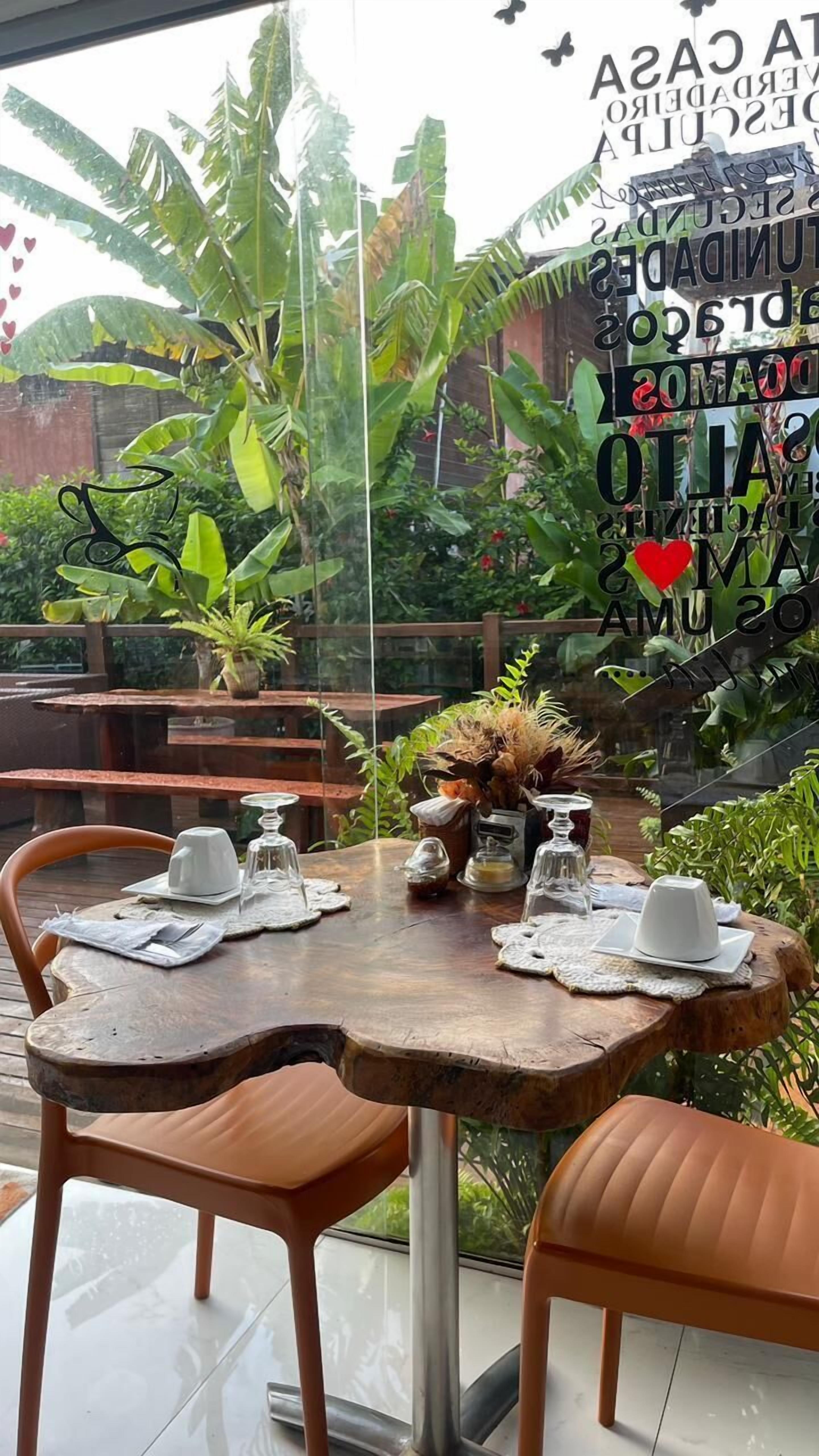 Café da manhã com buffet grátis todos os dias