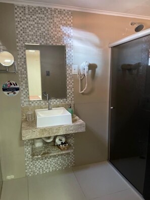 Standard Double Room | Bathroom - Pousada Del Mares (Fernando de Noronha)