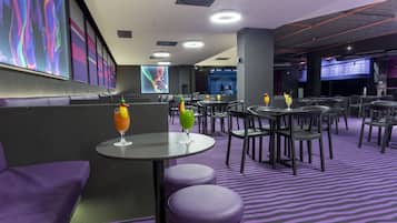 4 bars, bar en bord de piscine