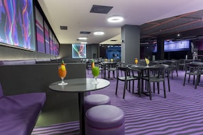 4 bars/lounges, poolside bar